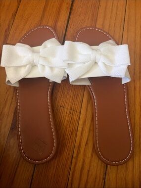 Women’s White Bow Slide Sandals